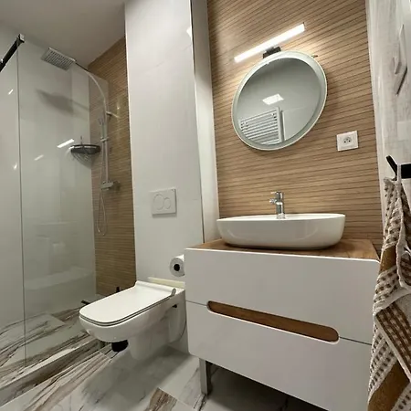 Airport Point Apartman A شقة بوبراد